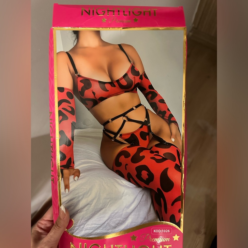 New Sexy 3 pieces nights set..♥️